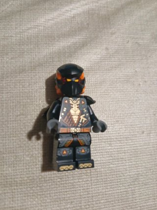 Minifigura LEGO Ninjago Cole (njo0936)