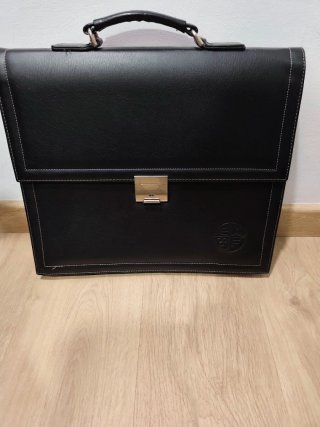 Cartera de Piel Negra