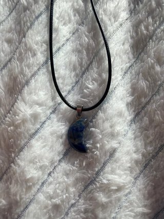 Collar con Colgante de Media Luna de chile