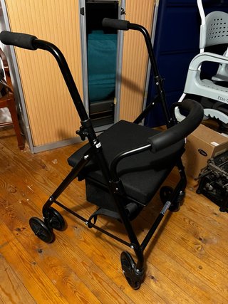 Andador con Asiento y Cesta