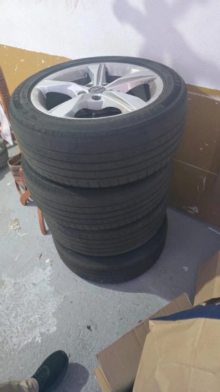 4 Llantas Audi con Neumáticos