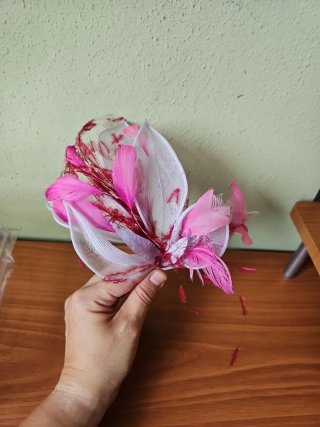 Tocado para fiesta rosa y blanco