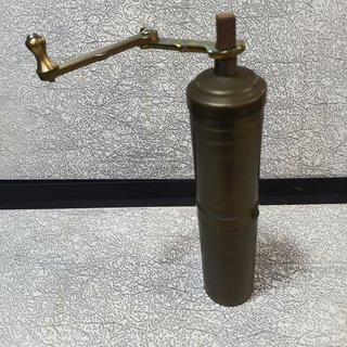 Molinillo de café antiguo de bronce