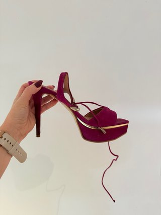 Sandalias de tacón moradas