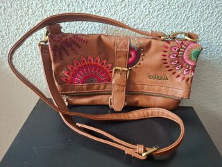 Bolso Desigual Marrón con Bordados