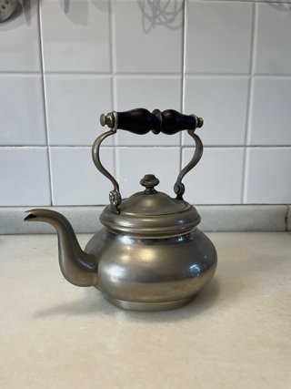 Cafetera Antigua de Metal
