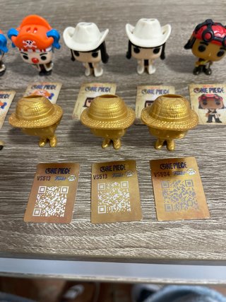 3 Mini Funkos Kinder One Piece Dorados