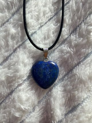 Collar con Colgante de Corazón Azul de Chile.