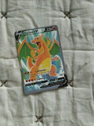 Carta Pokémon Charizard V 220 PS