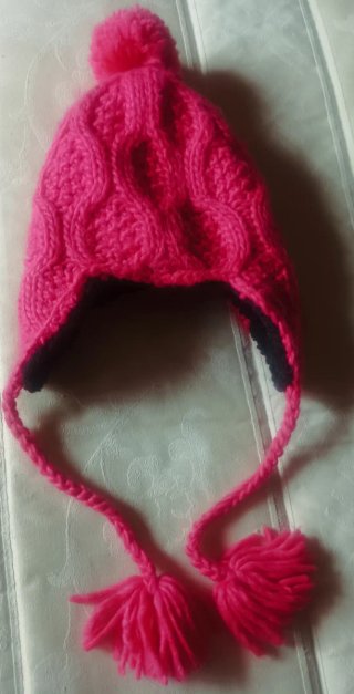 Gorro de lana fucsia Bershka