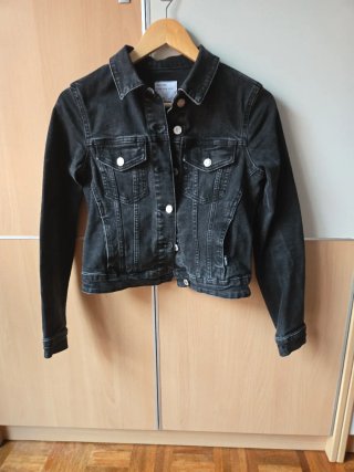 Cazadora vaquera negra Bershka