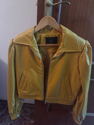 Chaqueta de Charol Amarilla BSL