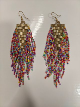 Pendientes largos de cuentas de colores