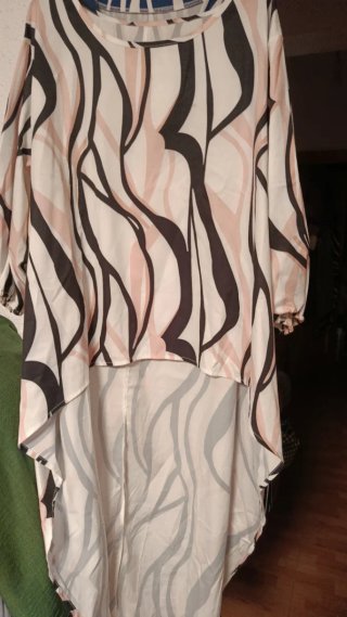 Blusa Estampada Asimétrica