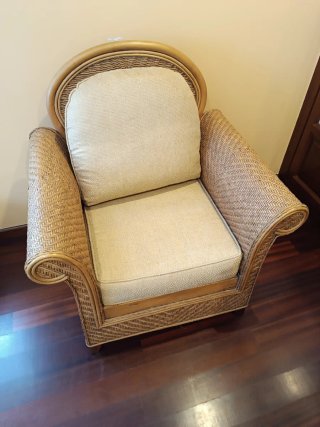 Sillón de Ratán con Cojines. En buen estado