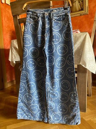 Pantalón vaquero con estampado de caras talla 11A