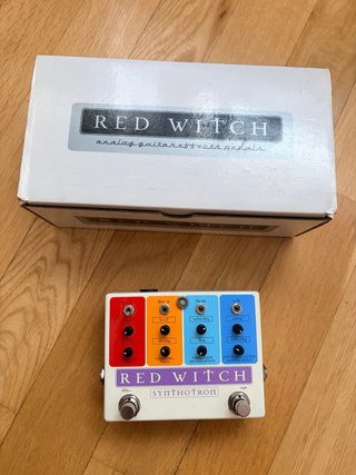 Pedal Red Witch Synthotron