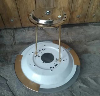 Lámpara de techo metálica blanca y dorada
