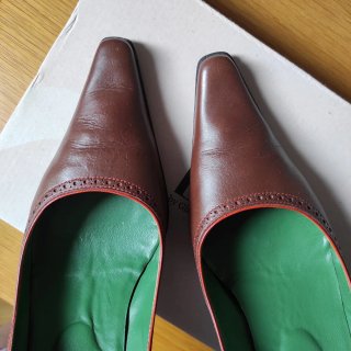 Zapatos de tacón marrones