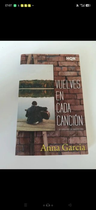 Vuelves en cada canción
