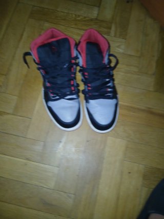 Zapatillas Jordan 1 High Gris y Negro