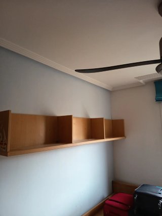 Estantería de pared de madera
