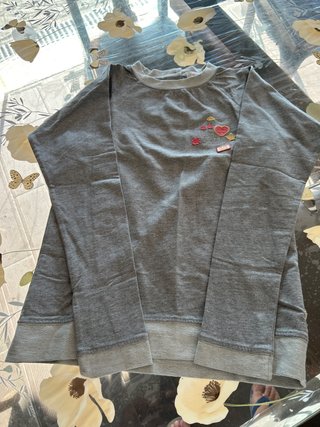 Camisola Cinzenta com Detalhes