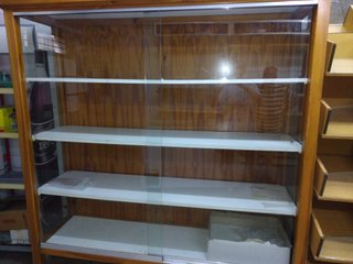 Mueble con Puertas Correderas de Cristal