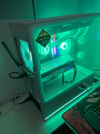 Torre de ordenador gaming blanca