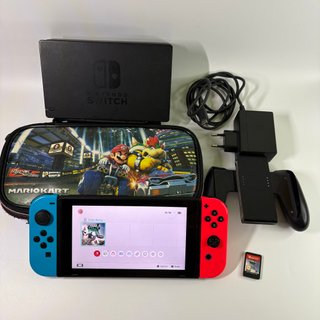 Nintendo Switch con gioco e accessori