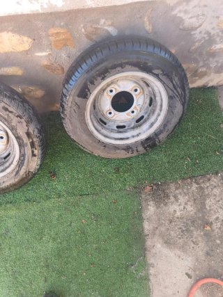 2 Ruedas.medidas 155/80/R13.