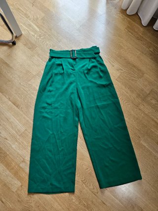 Pantalón Verde con Cinturón
