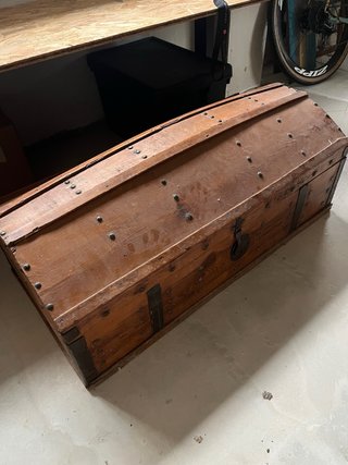 Baúl antiguo de madera