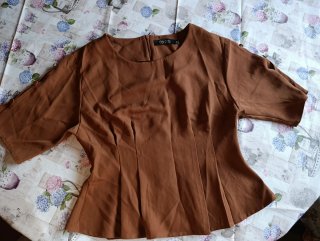Blusa Marrón Entallada CORA Talla M