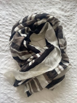 Bufanda con estampado geométrico