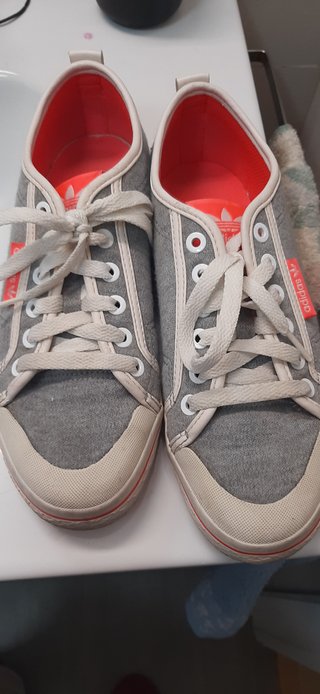 Zapatillas adidas Gris y Blanco