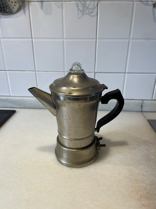 Cafetera Antigua de Metal