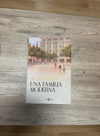 Una Familia Moderna - Julia Navarro