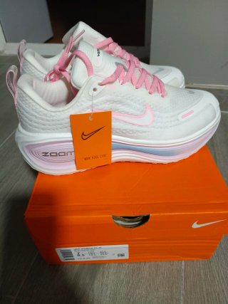 Nike Vomero Plus Blancas y Rosas