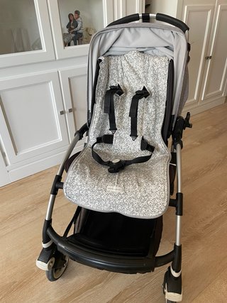 Bugaboo Bee 3 con capazo y accesorios