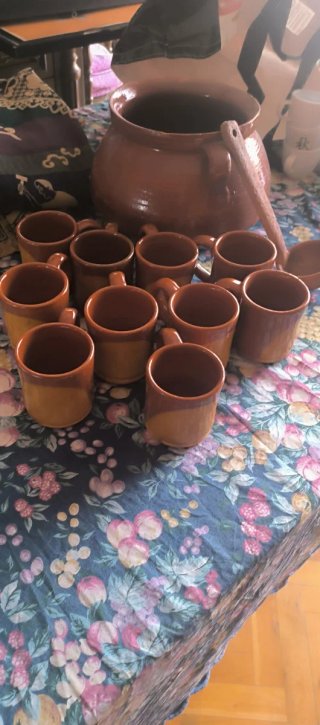 Set di Terracotta: Pentola, Mestolo e 10 Tazze