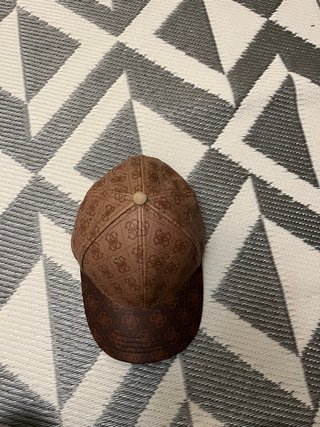Gorra Guess Marrón
