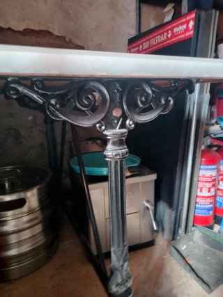 Mesas de Bar con Pie de Hierro Fundido 4mesas y 22