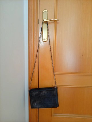 Bolso Negro con Tachuelas