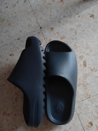 Adidas Yeezy Slide Negras Talla 40EU