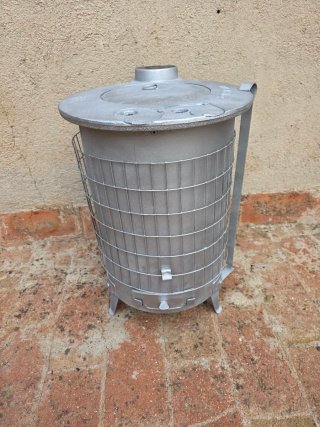 Estufa de leña metálica
