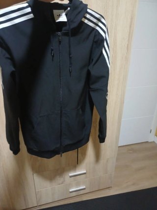Chaqueta Adidas Negra con Capucha