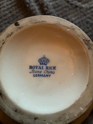 Sopera Antigua Royal Rick Bone de porcelana