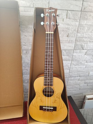 Ukulele da concerto Kmise 23" - come nuovo, con scatola