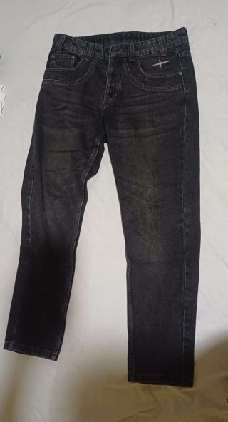 Pantalón vaquero negro